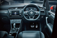 「フォルクスワーゲン・ゴルフトゥーラン」にスポーティーな「Rライン」が登場の画像