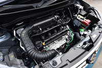 エンジンは1気筒につき2本のインジェクターを備えた「K12C」型1.2リッター直4 DOHC。マイルドハイブリッド機構付きで、状況に応じて3.1ps、5.1kgmを発生するモーターのアシストが得られる。