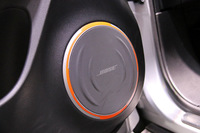 「スモール・ヴィークルシリーズ」のドアスピーカー。ボーズによれば、2017モデルイヤーに搭載車種が現れるとのこと。
	 