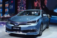 トヨタブースの目玉は「カローラ」のHV。中国で開発された。