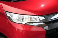 今回の改良では、前走車や対向車の有無によってロービームとハイビームを自動で切り替える「オートマチックハイビーム」が採用された。