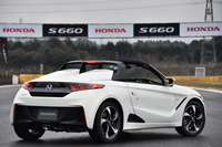 「S660」は、本田技術研究所の50周年を記念した新商品提案コンペにおいて、椋本LPLが応募した軽スポーツカーの企画が原案となっている。
    