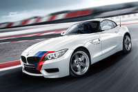 「BMW Z4 sDrive20i GT Spirit」。フロント・バンパーに貼付されている「Mストライプ・ステッカー」は展示イベント用のもの。
    