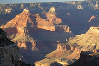 ちょっと寄り道してグランドキャニオンへ。ここはテーブルマウンテンの先端という感じで山の峰を走った後に突然眼下に出現する。