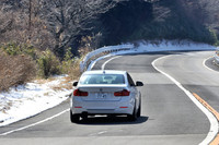 【テスト車のオプション装備】
8速スポーツ・オートマチック・トランスミッション＝2万2000円／BMWヘッドアップ・ディスプレイ＝14万円／パークディスタンスコントロール（フロント）＝4万3000円／トップ・ビュー＋サイド・ビュー・カメラ＝10万円／レーン・ディパーチャー・ウォーニング＝7万5000円／電動ガラス・サンルーフ＝17万円／ブラッシュド・アルミ・トリム＆マット・コーラル・レッド・ハイライト＝2万7000円／ダコタ・レザー・シート＋シート・ヒーティング＝28万4000円