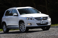 タイヤは、トラック＆フィールドより1インチ大きい235/55R17を履く。