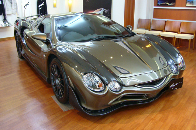 ミツオカ・オロチ「兜（カブト）」