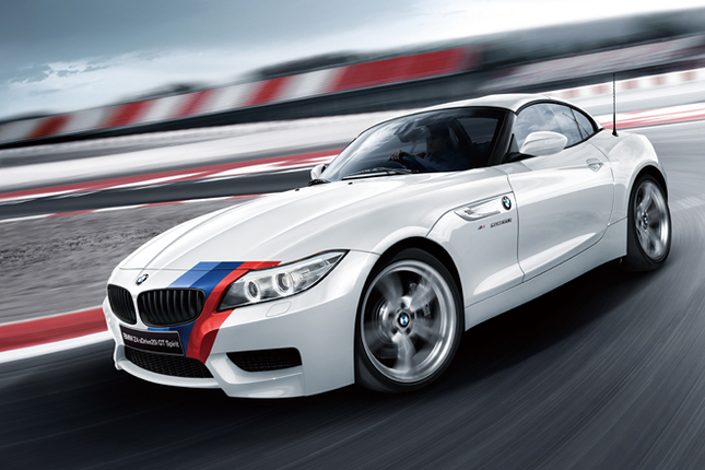 「BMW Z4 sDrive20i GT Spirit」。フロント・バンパーに貼付されている「Mストライプ・ステッカー」は展示イベント用のもの。