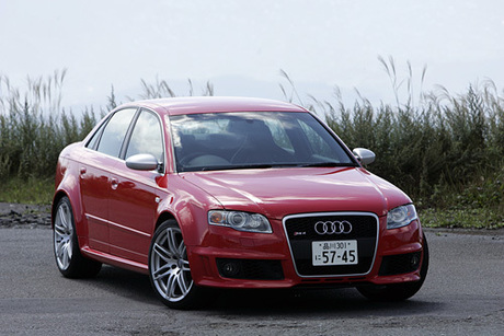 �A�E�f�BRS 4�i4WD/6MT�j�c�c990.0���~�u�G�u���f�C�X�|�[�c�J�[�v��W�Ԃ���u�A�E�f�BRS 4�v�B���ݍ�����...