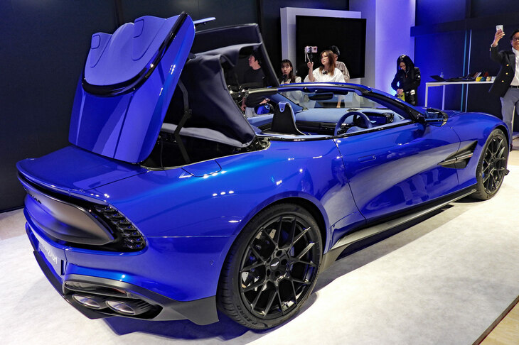 電動ソフトトップの開閉の様子。