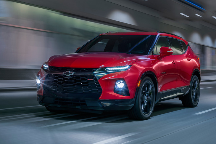 日本車の間では“それほど”ではないものの、昨今では細身のヘッドランプによる精悍な顔つきが、一部のブランドでトレンドとなっている。ただ、コストの観点から安価なコンパクトモデルまで展開するのは難しいのが現状のようだ。写真は2019年モデルの「シボレー・ブレイザー」。