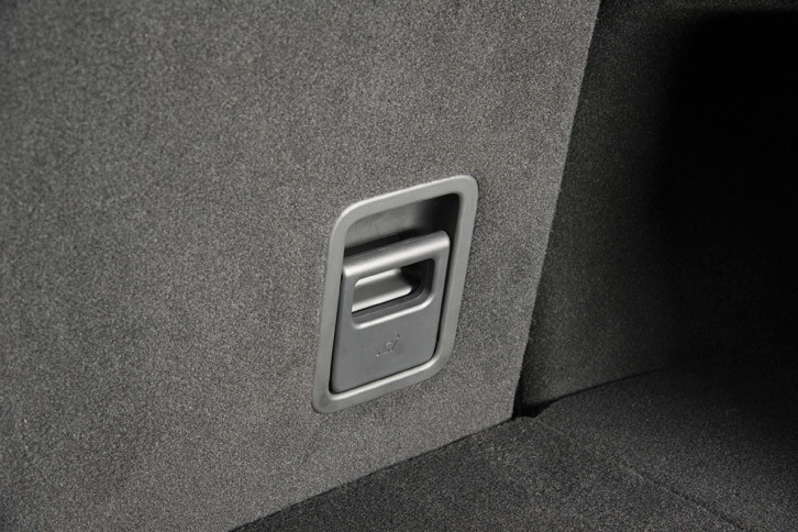 マツダCX-8 XD Lパッケージ（ラゲッジルーム）