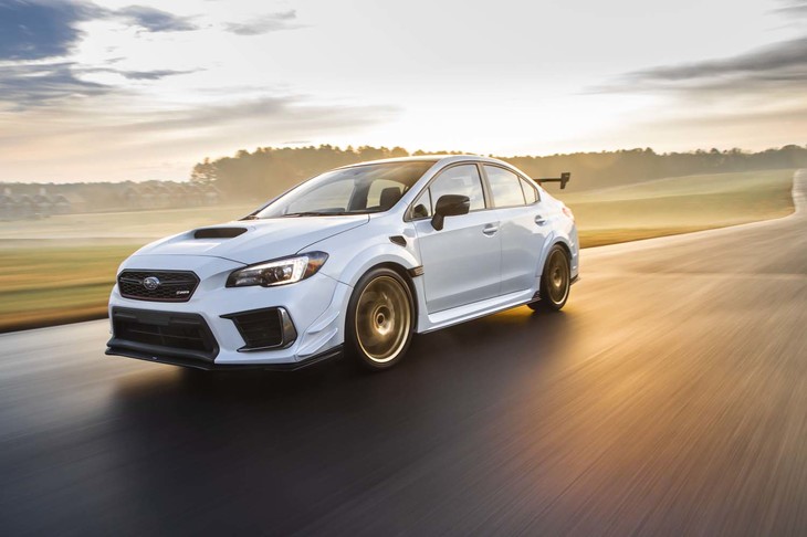 「S209」のボディーカラーは、写真のクリスタルホワイト・パールのほか、スバルSTIのモータースポーツ活動を象徴するWRブルー・パールもラインナップされる。