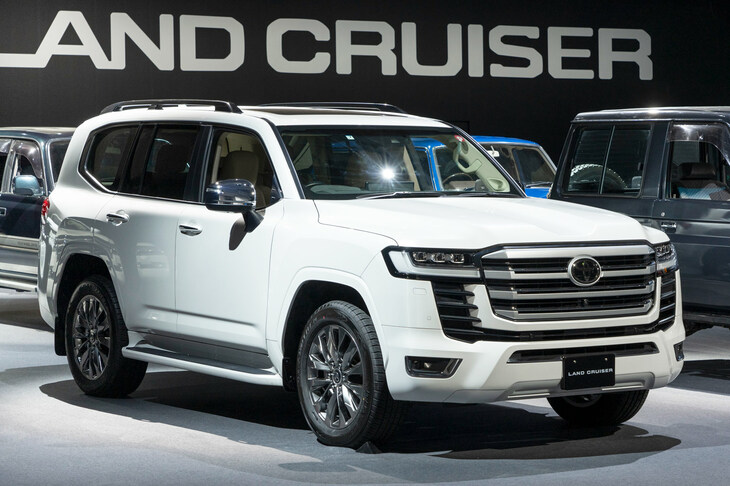 陸の王者の風格ただよう「ランドクルーザー“300”」。ステーションワゴン系のランクルは、1980年登場の60系より、長い時間をかけて高級SUVとして成長してきた。これもまた、ファンの望むランクルの姿なのだ。