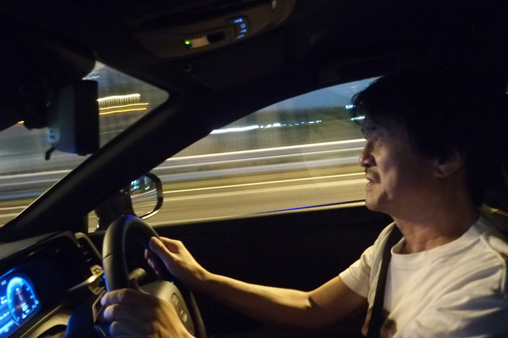 夜の首都高ドライブでは走りを味わうだけでなく、まわりのクルマを眺める楽しさもある。首都高はカーマニアにとって世界遺産級の聖地なのだ。