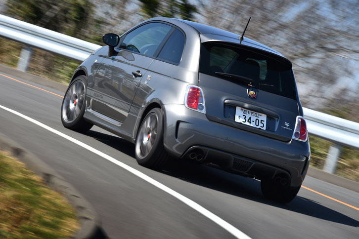 車重は従来型と変わらぬ1120kg。5段MTのギアリングについても、ファイナルを含めて従来型と同じ。