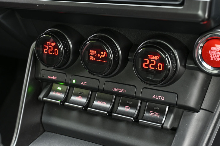 スバルBRZ STI Sport（エアコンのコントロールスイッチ）
