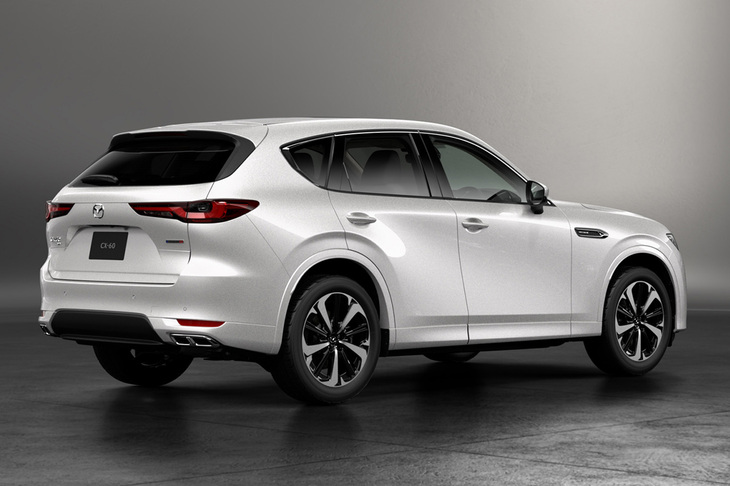 「CX-60」のボディーサイズは全長×全幅×全高＝4740×1890×1685mm、ホイールベース＝2870mmで、エンジン縦置きの新開発プラットフォームが採用されている。