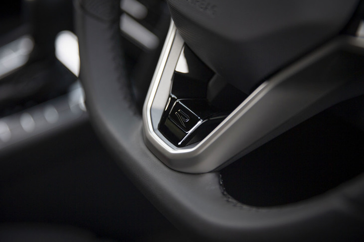 フォルクスワーゲン・アルテオン（ステアリングホイール）