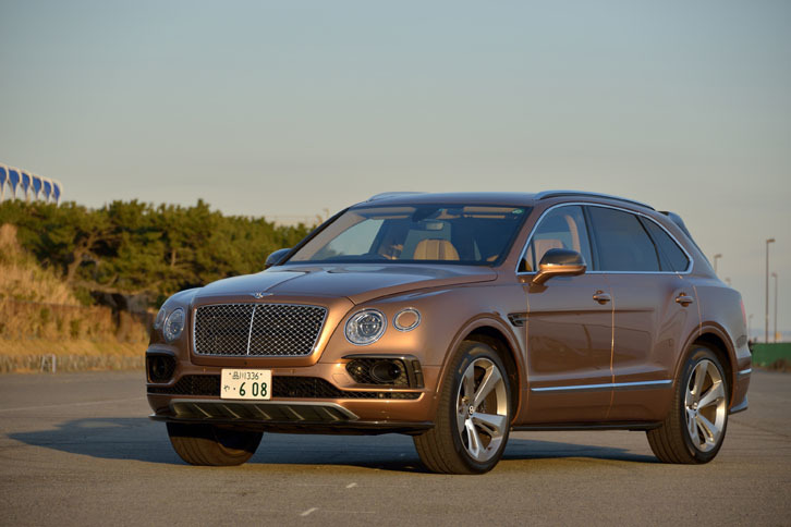 2016年6月に日本導入が発表された「ベンテイガ」。ベントレー自慢の6リッターW12ツインターボエンジンが搭載される。