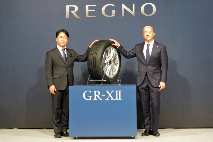 プレゼンテーションで登壇した、ブリヂストンタイヤジャパンの長島淳二常務執行役員（左）と、ブリヂストンの坂野真人執行役専務。