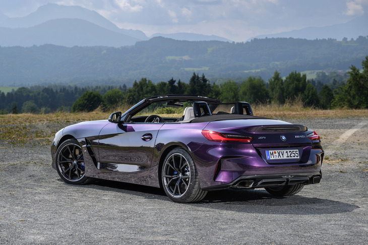 高性能モデル「Z4 M40i」は、最高出力387PSの3リッター直6ガソリンターボエンジンを搭載する。