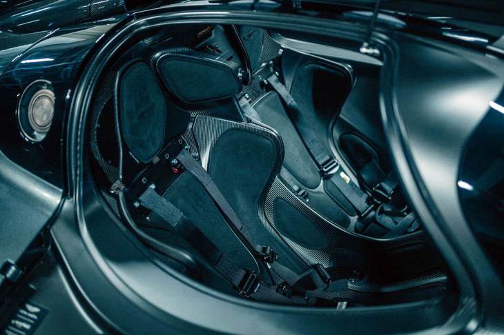 アストンマーティン・ヴァルキリーAMR Pro（シート）