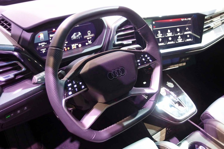 アウディQ4 40 e-tron Sライン（ステアリングホイール）