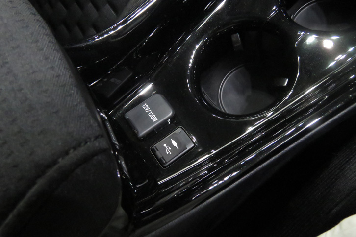トヨタ・プリウスPHV（120W電源）