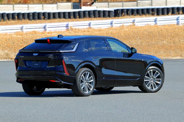 2025年5月に日本に導入される「キャデラック・リリック」。GMのBEV戦略の柱となるモデルで、2024年には米国で2万8402台を販売。量販車種の「シボレー・エクイノックスEV」（2万8874台）に迫る台数を記録している。