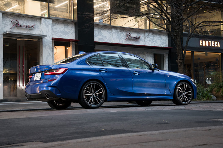 現状で日本仕様に用意されるエンジンは2種類。ともに2リッター直4ガソリンターボで「320i」には日本専用に用意された184ps仕様が、今回試乗した「330i」には258ps仕様のユニットが搭載される。