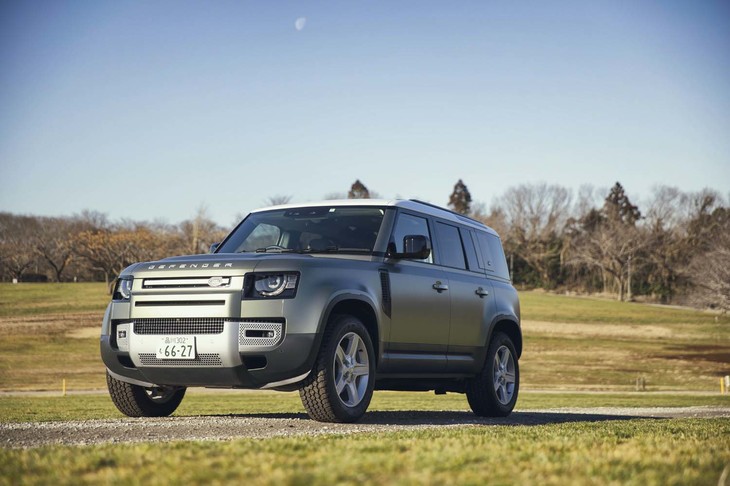 今回ドライブした「ディフェンダー110 SE」も、USBソケットを7つ、シガーソケットを3つ、コンセントを1つ備えるなどユーティリティーの高さは相当なもの。それでも、車体から独立して持ち出せるポータブル電源には代えがたい魅力がある。