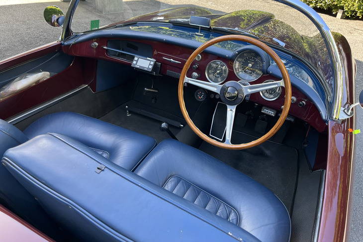 「ランチア・アウレリアB24スパイダー」（1955年）のインストゥルメントパネル。