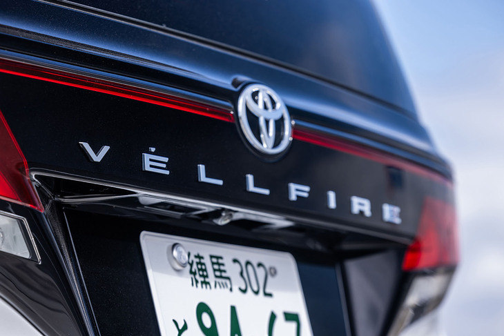 今回の試乗車は、2.4リッター直4ターボを積む「ヴェルファイア」専用のスポーツグレード「Zプレミア」（FF車）。車両本体価格は655万円で、ヴェルファイアのエントリーモデルという位置づけでもある。