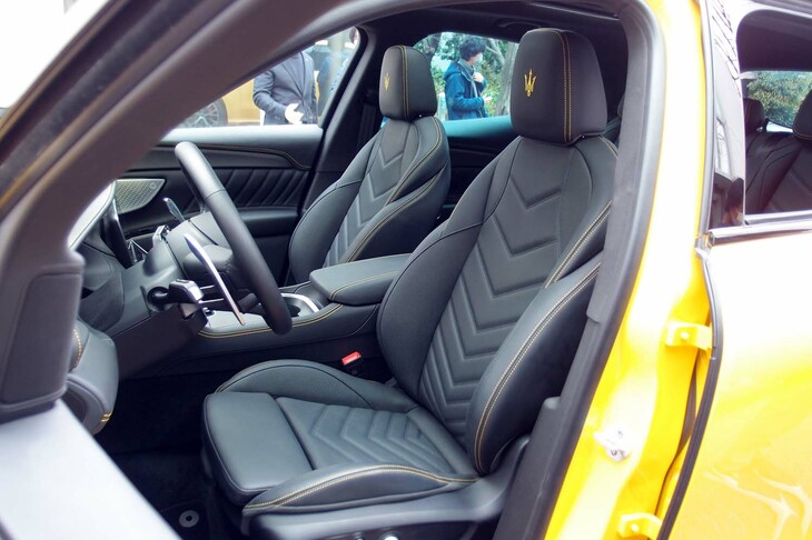 マセラティ・グレカーレ（フロントシート）