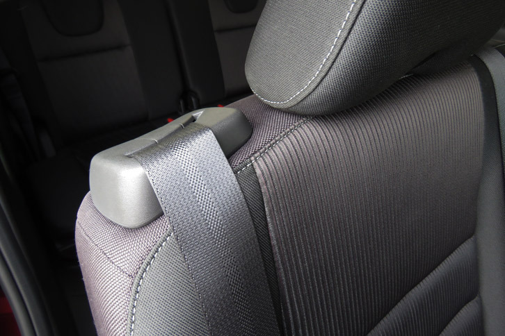 2列目シートベルトはピラーではなくシートに備えられる。