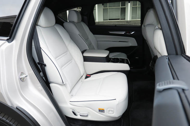 マツダCX-8 XDエクスクルーシブモード（2列目シート）