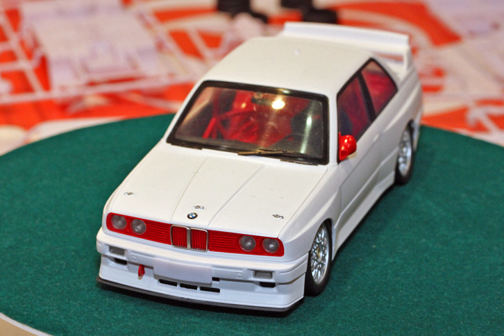 BEEMAXから2016年12月発売予定の1/24「BMW M3 E30 '91 DTMシュニッツアー」。価格未定。