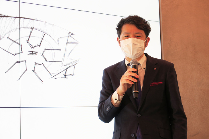 ブガッティのディーラー事業を手がける、ムーヴの笠井裕太取締役。