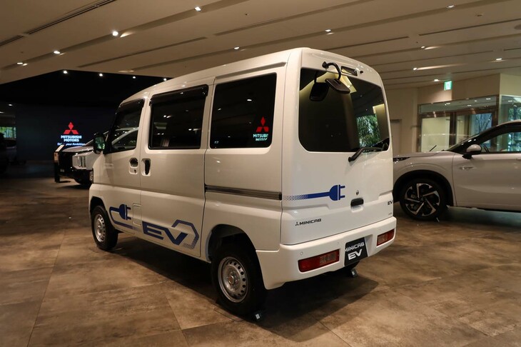 「ミニキャブEV」は、いわば改良型「ミニキャブ ミーブ」。よりEVであることが意識される車名へと改称された。