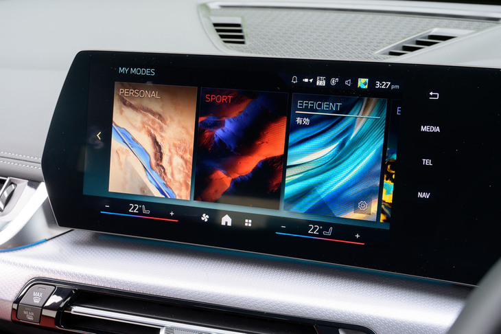 「マイモーズ」の操作画面。モードに応じて、車両の走行特性とともにインテリアの演出も切り替わる。