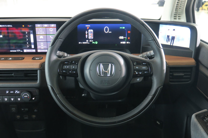 ホンダeアドバンス（ステアリングホイール）