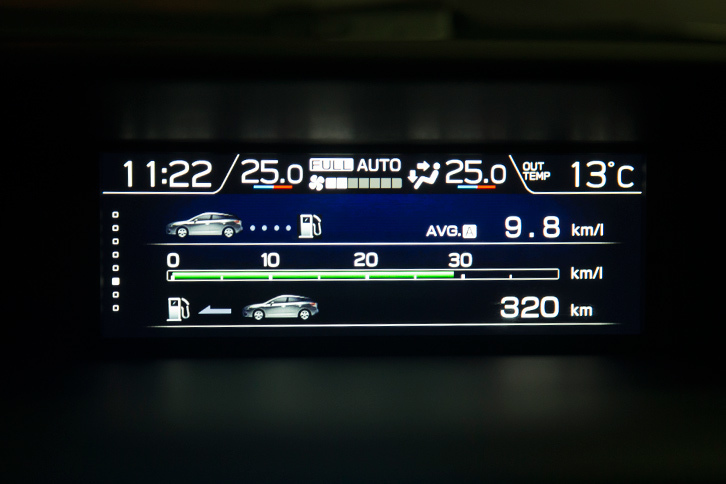 より有用な情報を分かりやすく伝えられるよう、マルチファンクションディスプレイの表示の内容やデザインも変更されている。