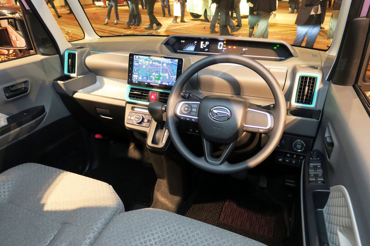 ダイハツ・タントX（インストゥルメントパネルまわり）