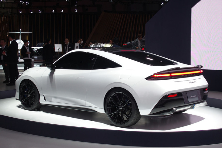 「プレリュード コンセプト」のリアビュー。外観は全体的に丸みを帯びており、なだらかなルーフラインが印象的だ。