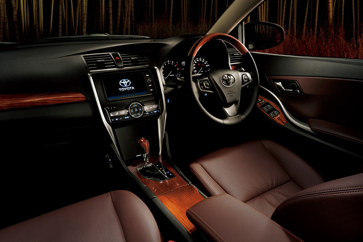 「プレミオG“EXパッケージ”」のインストゥルメントパネルまわり。