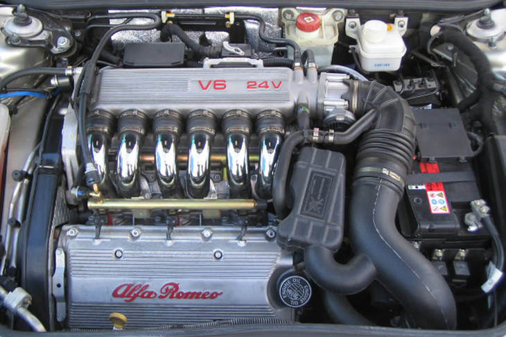 「アルファGT」の3.2リッターV6エンジン。