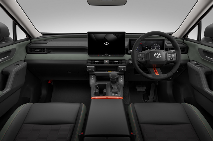 新型「RAV4」のインストゥルメントパネル。ディスプレイやシフトなどの各種機能をひとくくりとし、島（アイランド）のように配置した「アイランドアーキテクチャー」を採用している。