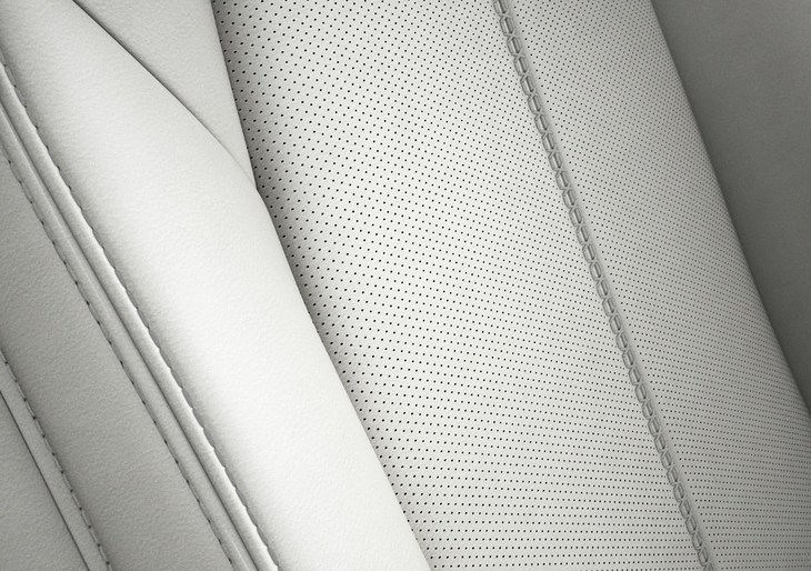 「ロードスターRSホワイトリミテッドセレクション」が装備するピュアホワイトのナッパレザーシート。