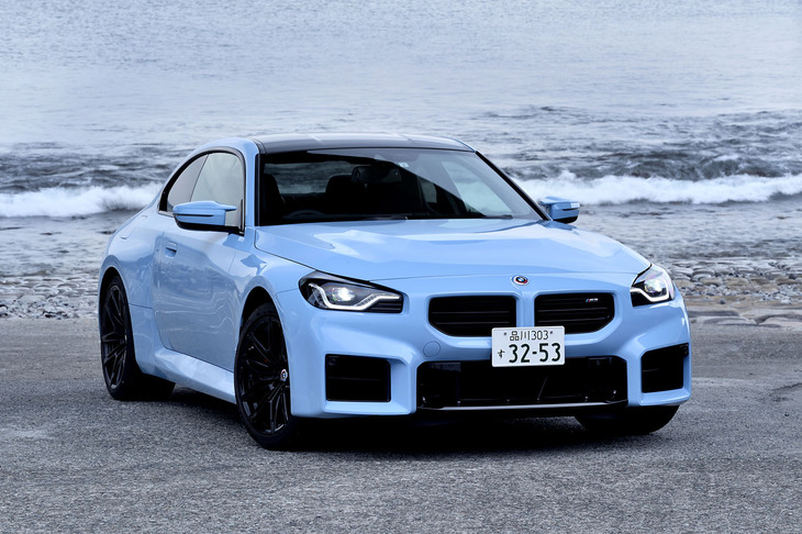 日本だけでなくグローバルでも2023年4月に発売された新型「BMW M2クーペ」。6段MTと8段ATがラインナップされ、価格はどちらも958万円。